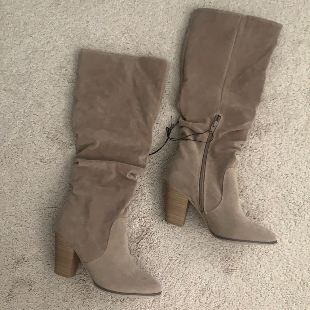 NWT Universal Thread Boots